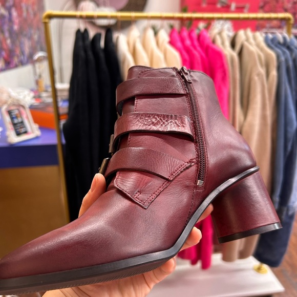 NWT Janae Real Leather Heeled Boot in Bordeaux Red w Buckle Accent Clasp - Picture 5 of 5